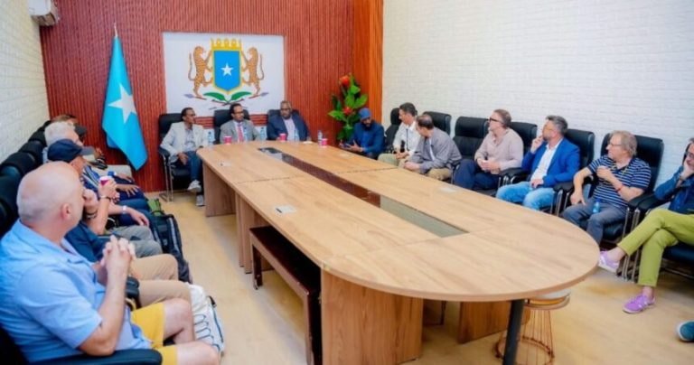 وزير التجارة يستقبل رجال أعمال إيطاليون